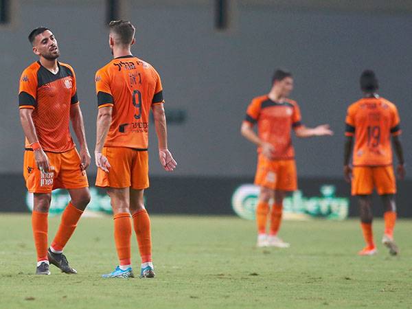 "הראש שלנו במכבי, אנחנו באים לנצח". בני יהודה ביום שאחרי (צילום: אלן שיבר)