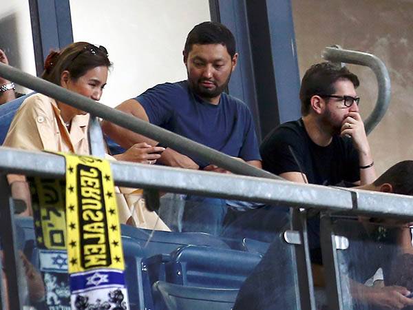 חוגג, לא ירד לחדרי ההלבשה (אלן שיבר)