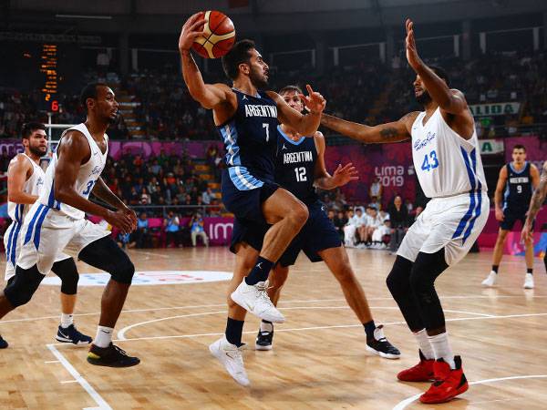 בהובלת קמפאסו, נבחרת הכדורסל היא כל מה שנבחרת הכדורגל חולמת להיות (GETTYIMAGES)