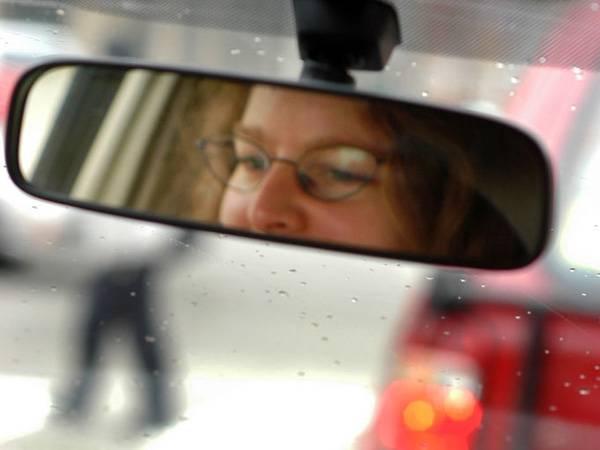 האם יש לחייב בדיקות ראיה לנהגים מעל גיל 40? (צילום: Getty)