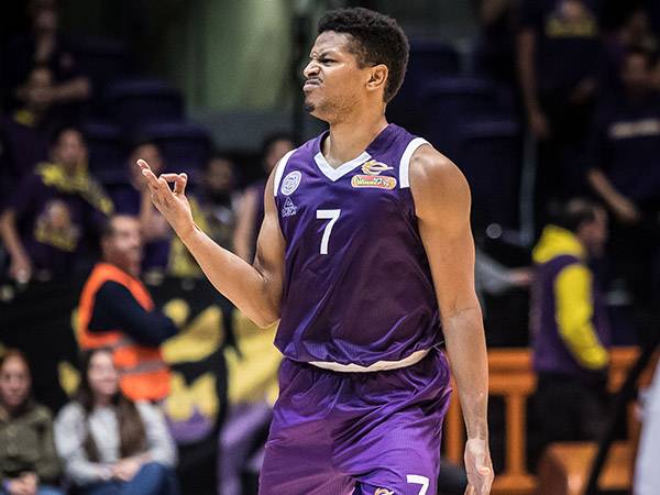 הקניט את הקהל, ווטרס (עודד קרני)