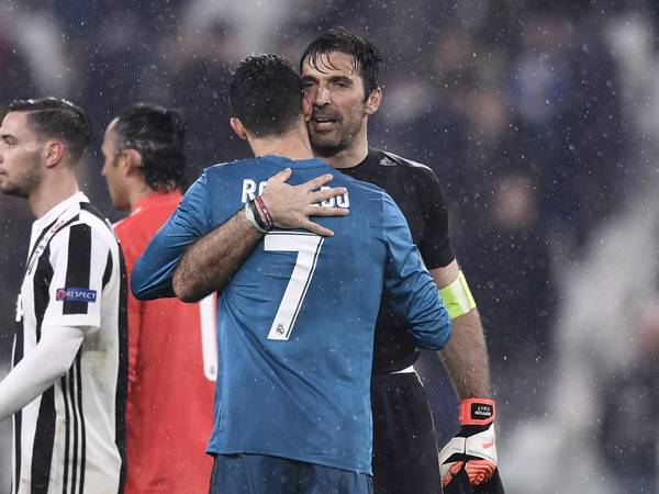 רונאלדו ובופון אחרי המספרת המפורסמת (Getty)