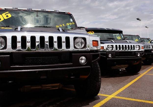 רכבי HUMMER באחד הדילרים בארה"ב (צילום: Getty)