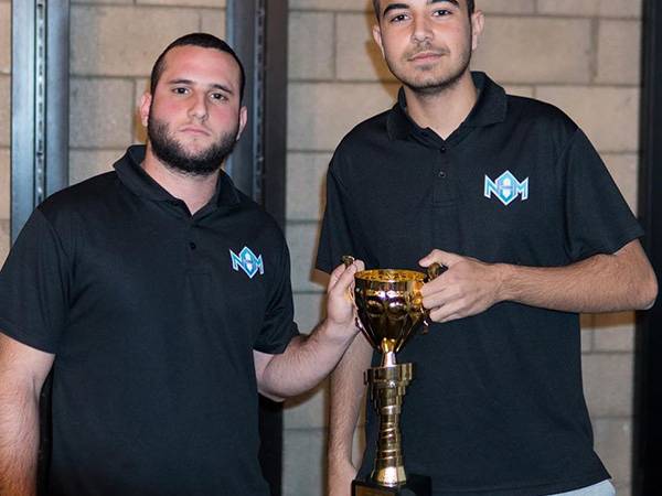 אור יצחק ואלמוג בית יעקב לאחר הניצחון