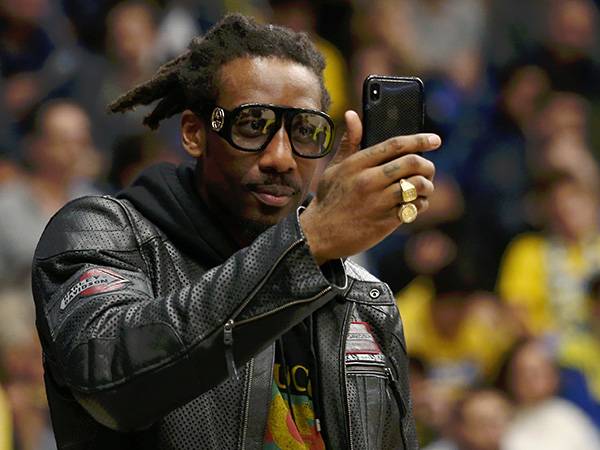 בהיכל נגד באסקוניה. אמארה מאותת (אלן שיבר)