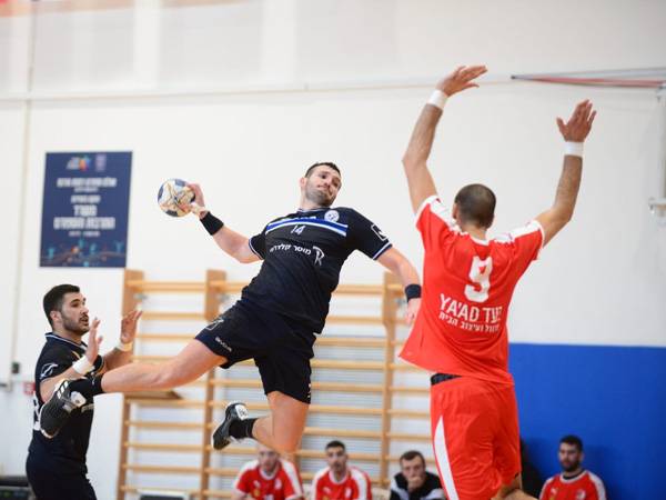 סטפן ציריץ' במפגש בין באר שבע לקרית אונו (צילום: דוברות מ.כ באר שבע)