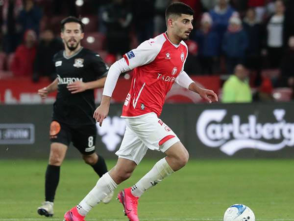 מוכיח את עצמו על הדשא (דני מרון)