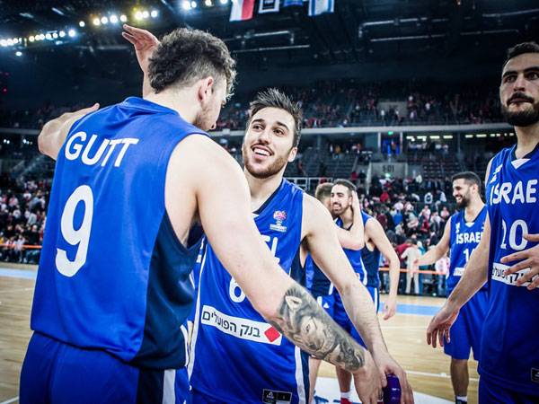 חגיגה כחולה בפולין (FIBA)