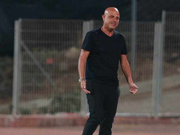 יוסי. אבוקסיס. הקבוצה שלו תחבר ניצחון ליגה שני ברציפות? (ניר קידר)