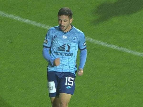 בן שימול חוגג את ה-0:2 של החבורה של קובי רפואה