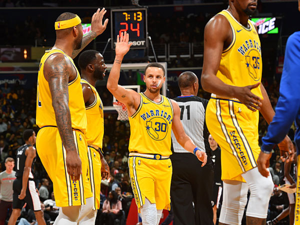 אי אפשר לעצור אותם כשהם משחקים ככה (צילום: Jesse D. GarrabrantNBAE via Getty Images)