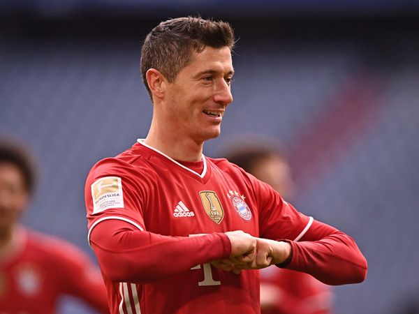 On the way to another record: watch Lewandowski’s hat-trick