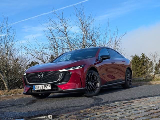 צפו: מאזדה 6 חשמלית בנהיגת בכורה - בעטיפה של ממתק - ערוץ הספורט