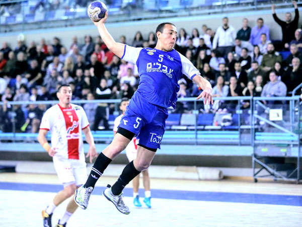 (הדר ואן קולא)