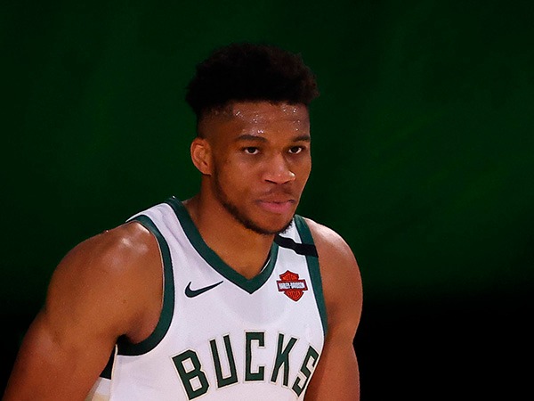 יאניס. עוד לילה מפלצתי לפנתיאון (Getty Images)