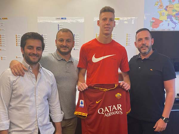 פאסקואלי (באפור). "יכול לשחק בכל הליגות הבכירות"