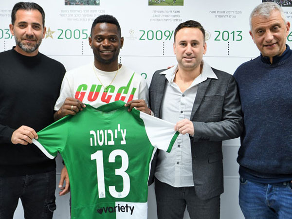 לצד דודו דהן, אבי ציוני ואסף בן דב (האתר הרשמי של מכבי חיפה)