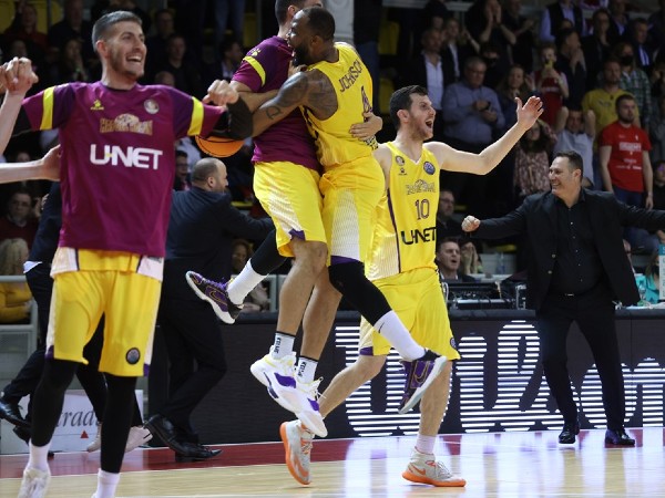 חגיגות אדירות (FIBA)
