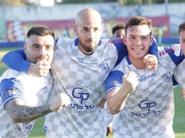 גבאי גיבור הניצחון (בן מלניק, דאבל פס)