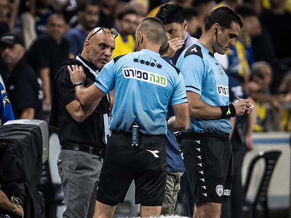 וריינשרייבר שקל להפסיק את המשחק (צילום: אלן שיבר)