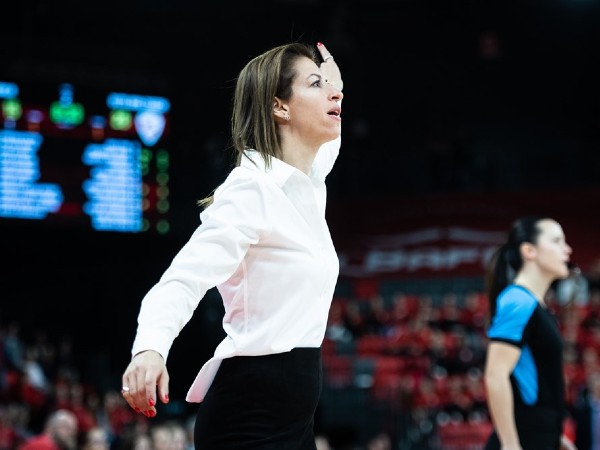 שירה העליון על הקווים (קרדיט: FIBA)