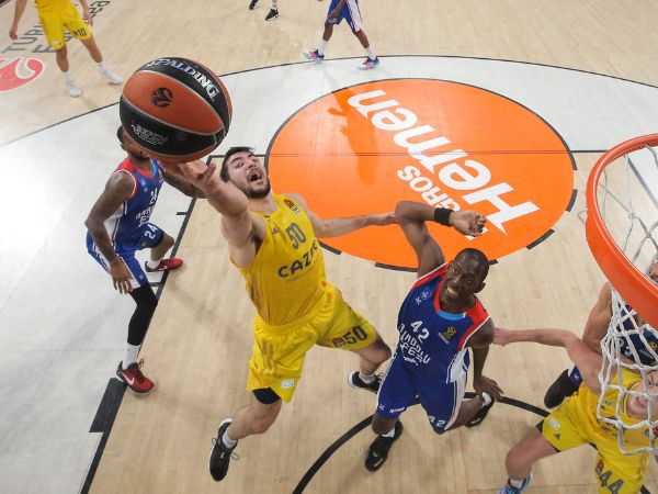 זוסמן. כבוד (Tolga Adanali/Euroleague Basketball via Getty Images)