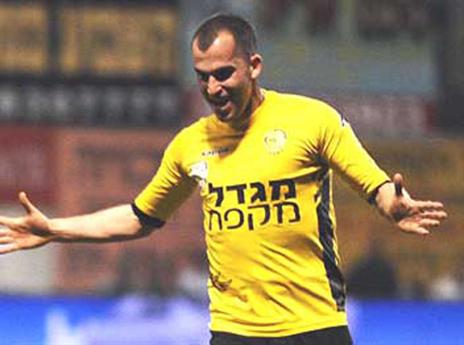 גזל. היה על המגרש (ניר בוקסנבאום)