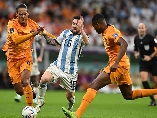 מסי חדש נולד. "הפרעוש" נגד הולנד (getty)