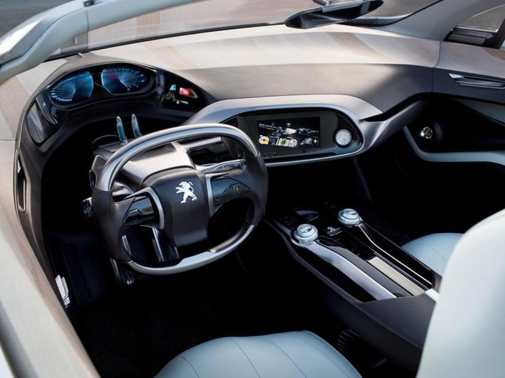 תא הנוסעים של מכונית הקונספט SR1