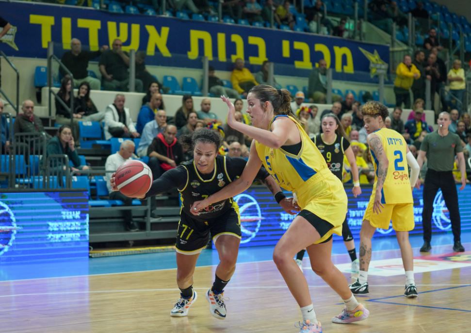משחק מצוין לקלארק (קרדיט: יונתן הארסטרוק)