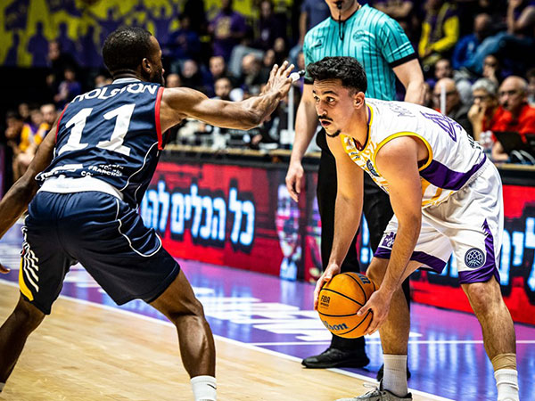 נמשך עם קאמבק (FIBA)