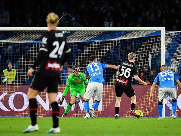 אלכסיס סלמאקרס. מועמד לשער העונה (GETTY)