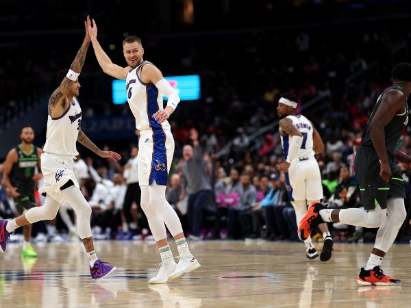פורזינגיס וקוזמה עשויים להמשיך (Rob Carr/Getty Images)
