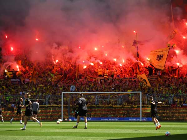 כבר בחימום, האווירה היתה בהתאם (GETTY)