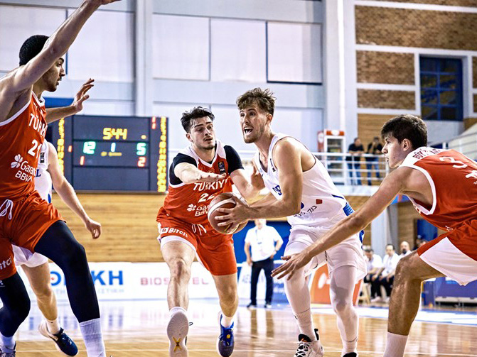 ציפר. סידר 20 הפרש ברבע השלישי (FIBA)