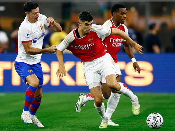 קאי האברץ מול רוברט לבנדובסקי. הקהל בלוס אנג'לס נהנה (GETTY)