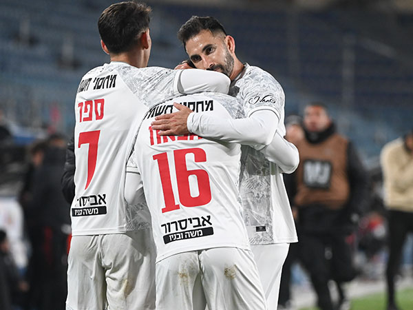 ממשיכה לרוץ, ב“ש (ברני ארדוב)