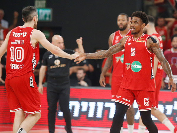 ולא השאירו סיכוי לאורחת (אלן שיבר)