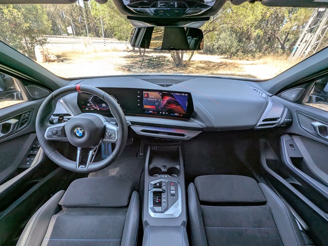 תא נוסעים עדכני ואיכותי, אם כי לא תתקשו למצוא פלסטיקה פשוטה, אך איכות ההרכבה טובה