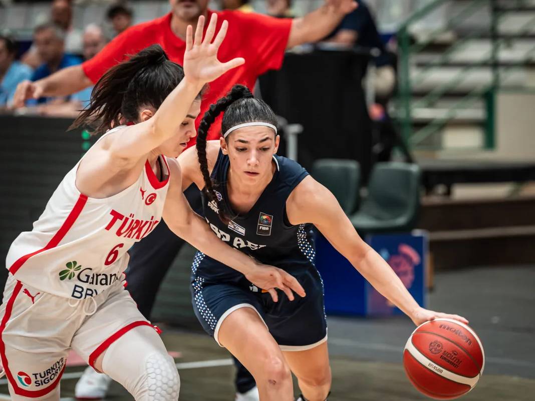 איזו כוכבת יש לנו. גל רביב (FIBA)
