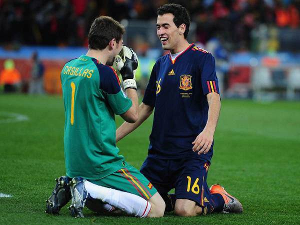 חוגג יחד עם קסיאס את הזכייה במונדיאל 2010 (GETTY)