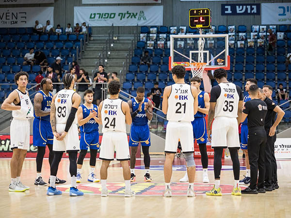 המשחק נפתח במחווה לנופלים במלחמה ולחזרת החטופים במהרה בימינו (ספי מגריזו)