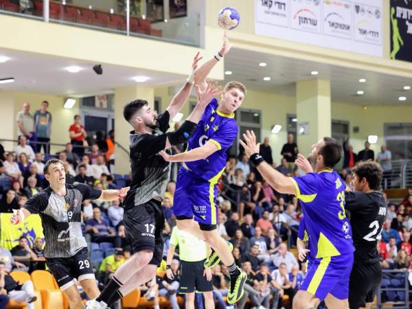 3 שערים. פיירמן (הדר ואן קולא)