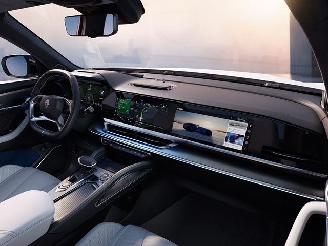 תא נוסעים אלגנטי עם שלושה מסכי “12.3