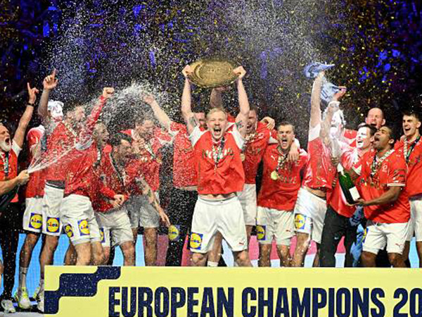 רגע ההנפה (GETTY)