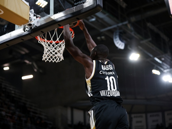והמארחת השתלטה לחלוטין ונהנתה (Photo by Marie Bassery/Euroleague Basketball via Getty Images)