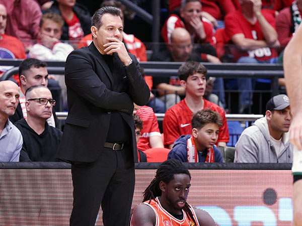 מוטלי ואיטודיס. כאב ראש חיובי (אלן שיבר)