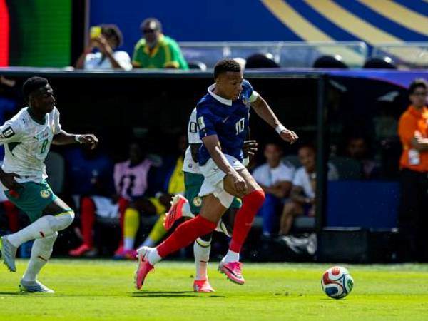 אמבפה העלה הילוך במחצית השניה (GETTY)