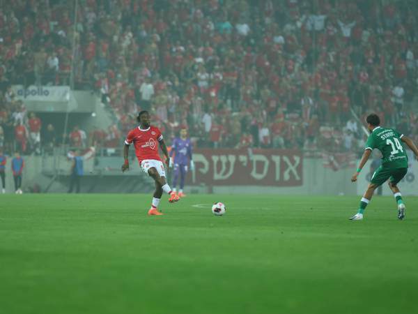 המחצית הראשונה התאפיינה בקצב רגוע כמעט ללא מצבים