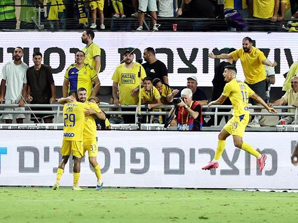 מכבי ת“א המועמדת מספר 1 לזכות באליפות (צילום: אלן שיבר)